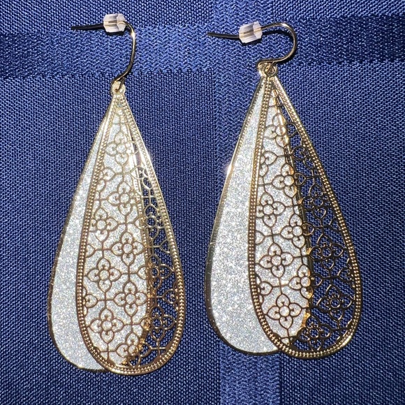 VERSATILE DANGLE EARRINGS Two Tone Gold and Silver Colored - Picture 2 of 6
